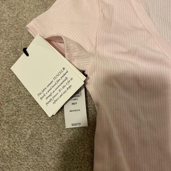 Sunday Best Rey Tee - Picture 5 of 5